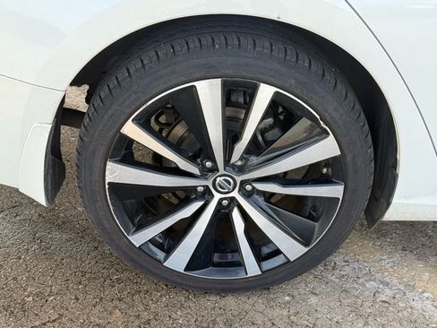 Used 2021 Nissan Altima 2.5 SR w/ SR Premium Package image 21