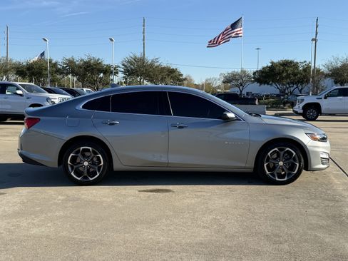 Used 2024 Chevrolet Malibu LT image 3