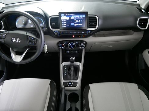 Used 2023 Hyundai Venue SEL image 10
