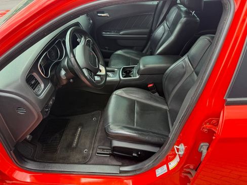 Used 2017 Dodge Charger R/T w/ Premium Group RWD image 18