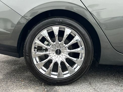 Used 2024 Hyundai Elantra Limited image 11