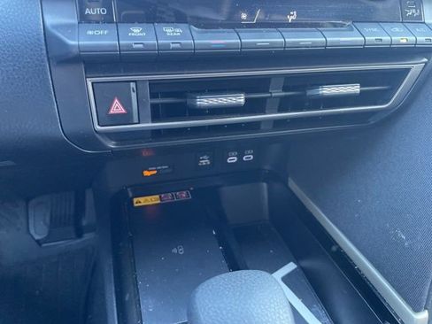 Used 2025 Toyota Camry LE image 27