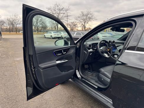 Used 2023 Mercedes-Benz GLC 300 4MATIC image 9