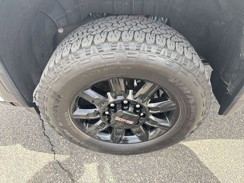 Used 2025 GMC Sierra 2500 AT4 AWD/4WD image 10