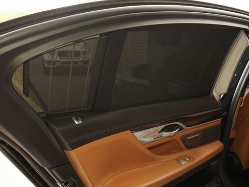 Used 2022 BMW 750i xDrive w/ Executive Package image 24