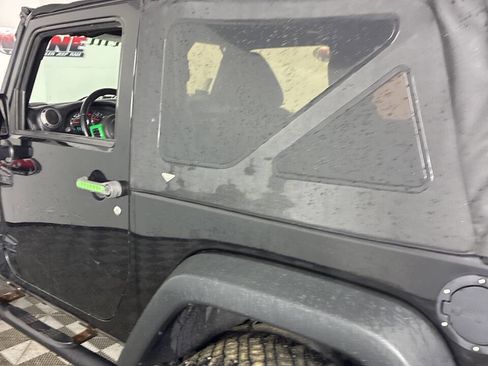 Used 2016 Jeep Wrangler Sport AWD/4WD image 8