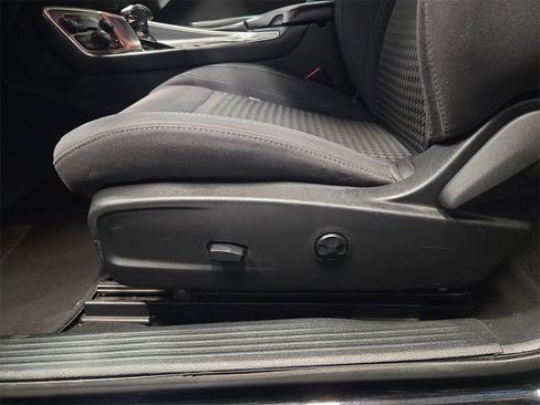 Used 2019 Dodge Challenger SXT image 28