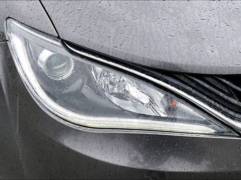 Used 2018 Chrysler Pacifica Limited w/ Advanced Safetytec Group FWD image 29