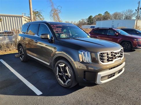 Used 2024 Kia Telluride S w/ S Sunroof Package image 10