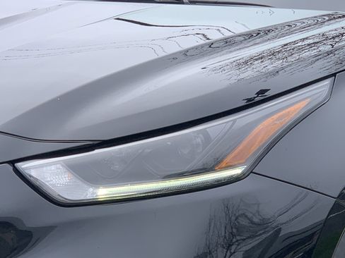 Used 2022 Toyota Highlander XSE image 6