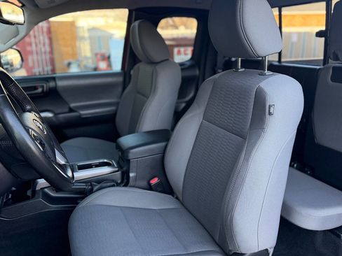 Used 2016 Toyota Tacoma TRD Sport image 17