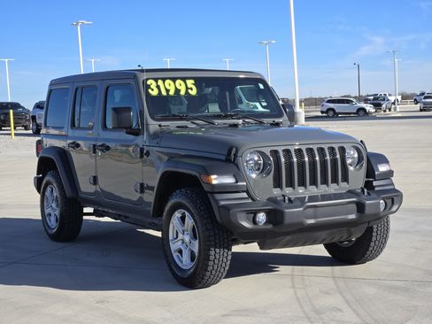 Used 2022 Jeep Wrangler Unlimited Sport w/ Sun And Sound Package image 4