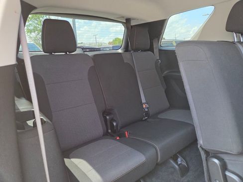 Used 2021 Chevrolet Traverse LT FWD image 15