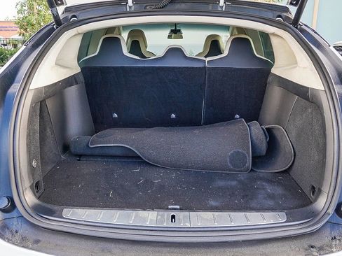 Used 2017 Tesla Model X 75D image 29