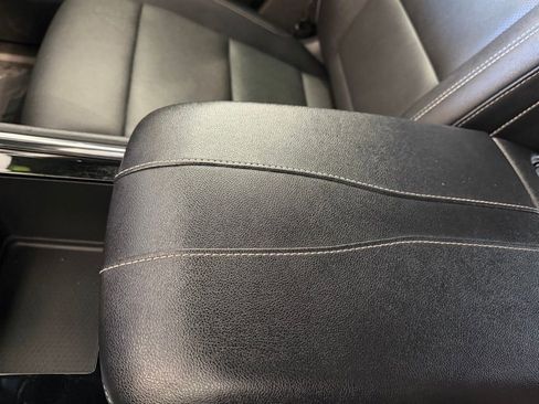 Used 2025 Chevrolet Traverse LT image 18