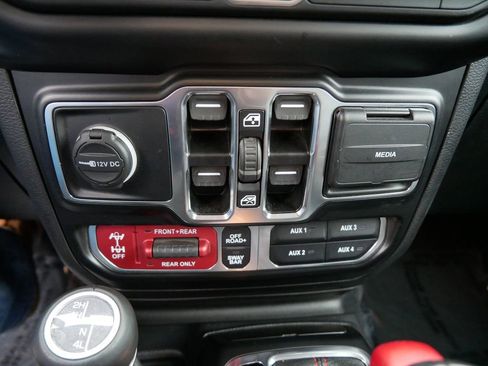 Used 2021 Jeep Wrangler Unlimited Rubicon w/ Cold Weather Group AWD/4WD image 22