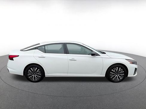 Used 2025 Nissan Altima 2.5 SV FWD image 15