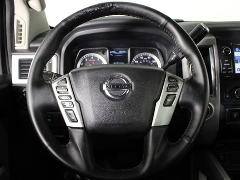 Used 2017 Nissan Titan SV RWD image 9