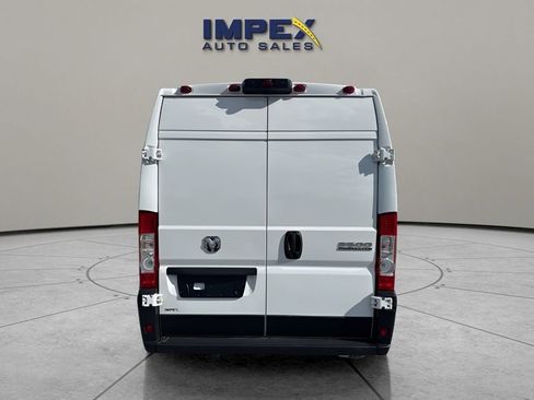 Used 2026 RAM ProMaster 2500 w/ Convenience Group FWD image 4