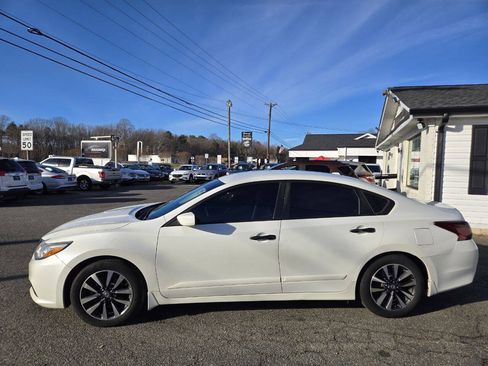 Used 2016 Nissan Altima 2.5 SV FWD image 12