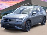 Used 2022 Volkswagen Tiguan SE w/ Panoramic Sunroof Package image 6