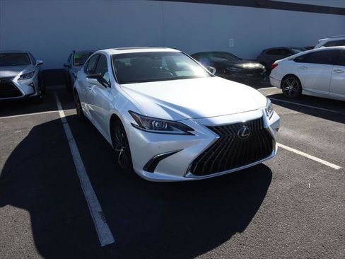 Certified 2025 Lexus ES 300h w/ Premium Package image 3