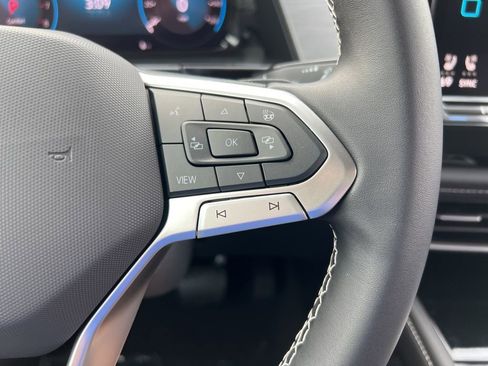 New 2026 Volkswagen Atlas Cross Sport SE FWD image 17