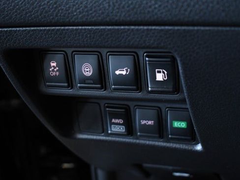 Used 2019 Nissan Rogue SV AWD/4WD image 30