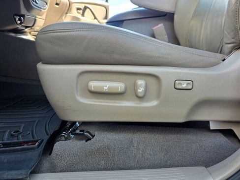 Used 2005 Toyota Sequoia SR5 AWD/4WD image 35