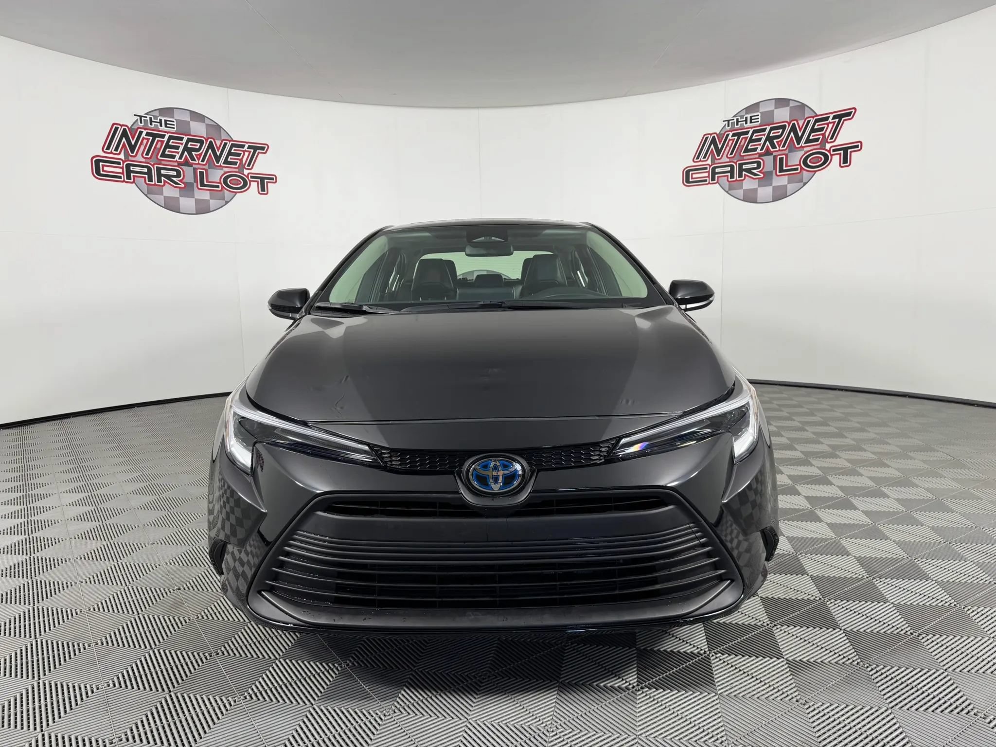 Used 2024 Toyota Corolla XLE FWD image 2