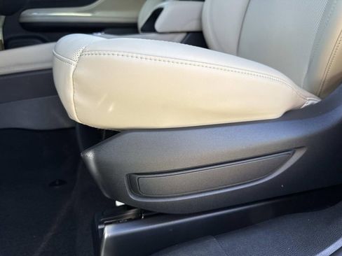 New 2026 Lincoln Corsair Premiere image 20