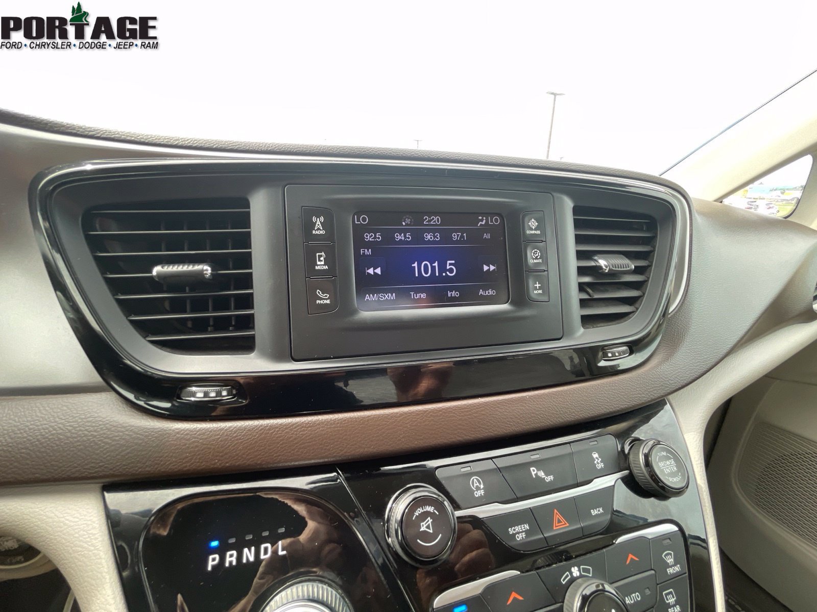 Used 2017 Chrysler Pacifica Touring-L FWD image 24