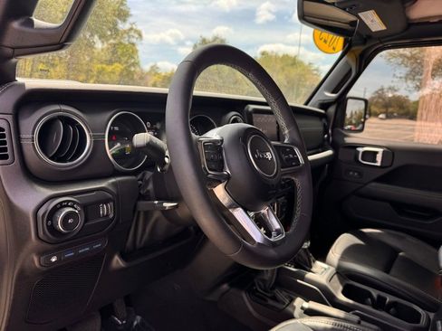 Used 2023 Jeep Wrangler Unlimited Sahara w/ Cold Weather Group AWD/4WD image 31