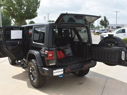 Used 2024 Jeep Wrangler Unlimited Rubicon 4xe w/ Technology Group AWD/4WD image 17