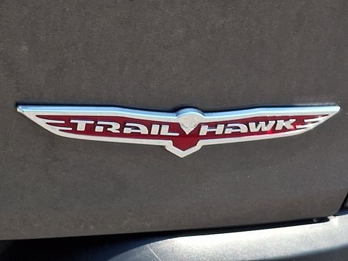 Used 2018 Jeep Cherokee Trailhawk w/ Comfort/Convenience Group AWD/4WD image 31