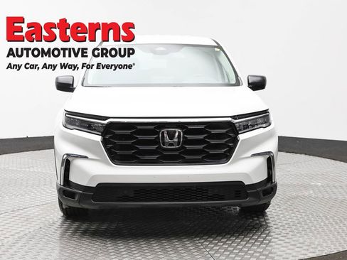 Used 2023 Honda Pilot LX image 2