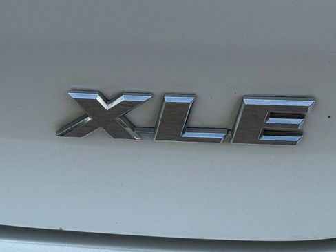 Used 2019 Toyota Highlander XLE FWD image 11