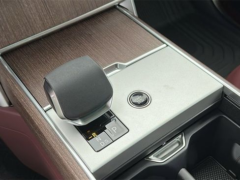 New 2025 Land Rover Range Rover SE image 21
