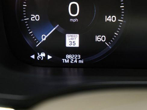 Used 2021 Volvo XC60 T8 Inscription Expression w/ Advanced Package image 18