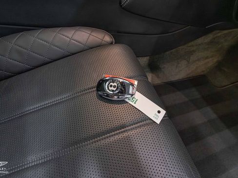 Used 2017 Bentley Bentayga AWD/4WD image 36