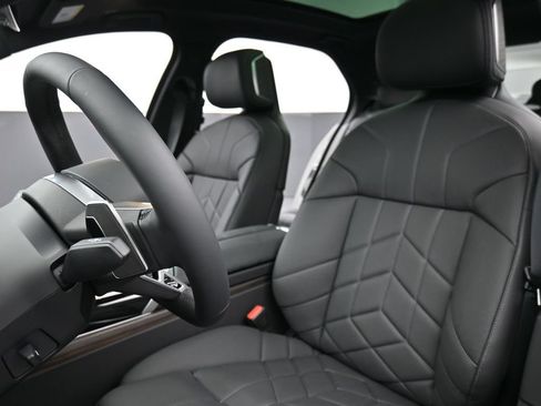 New 2026 BMW 750e xDrive AWD/4WD image 10