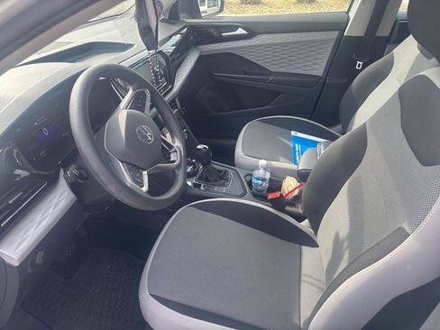 Used 2022 Volkswagen Taos S image 2