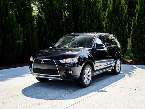 Used 2010 Mitsubishi Outlander GT AWD/4WD image 5