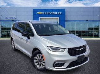 Used 2024 Chrysler Pacifica Limited FWD video 1