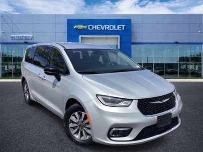 Used 2024 Chrysler Pacifica Limited