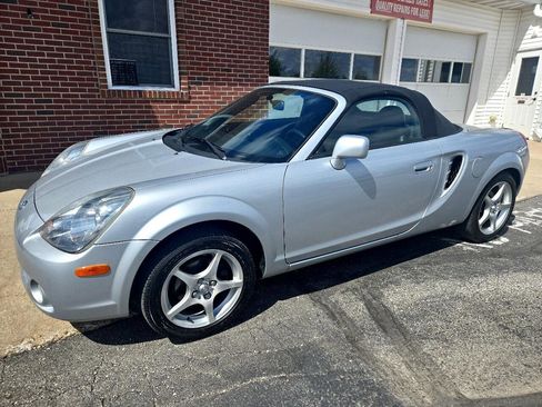 Used 2003 Toyota MR2 image 1