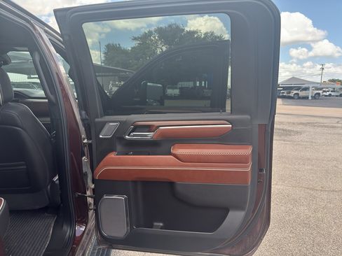 Used 2024 GMC Sierra 3500 Denali Ultimate AWD/4WD image 17