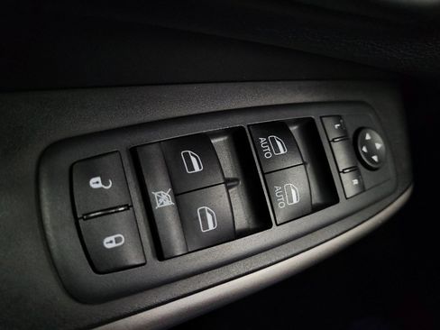 Used 2019 Jeep Cherokee Limited FWD image 27