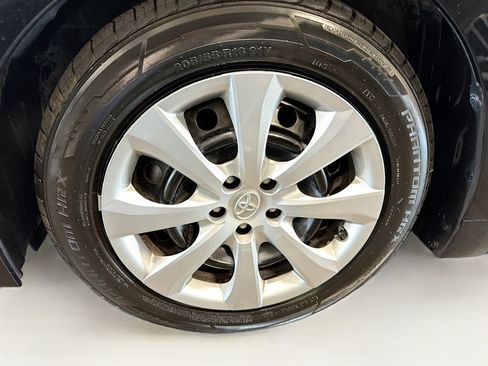 Used 2025 Toyota Corolla LE FWD image 11