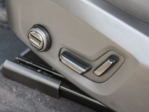 New 2026 Volvo XC60 B5 Plus w/ Climate Package PRO image 24